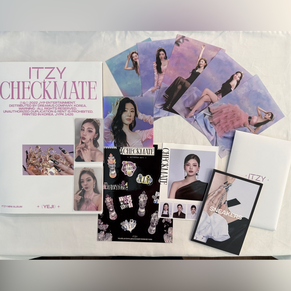 ITZY Checkmate Album (Yeji Version)
